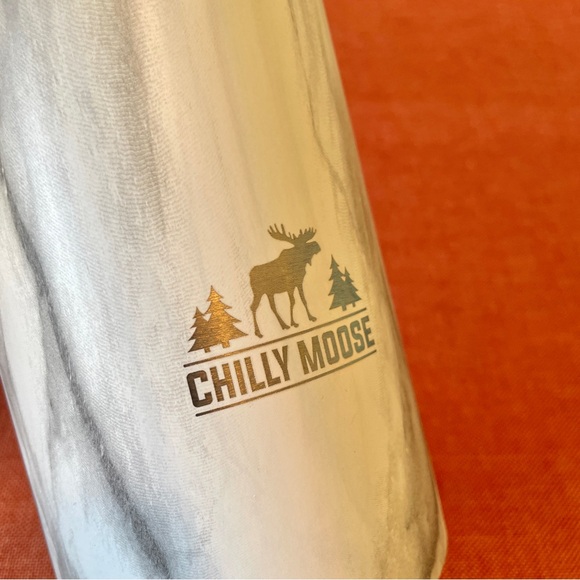 Chilly Moose Insulated Wine Bottle - Picture 3 of 9